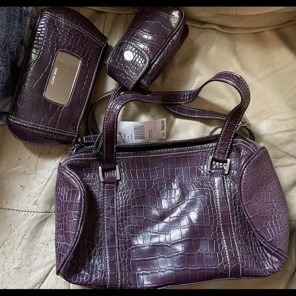 NWT Nine West purple pebble purse with accessorie